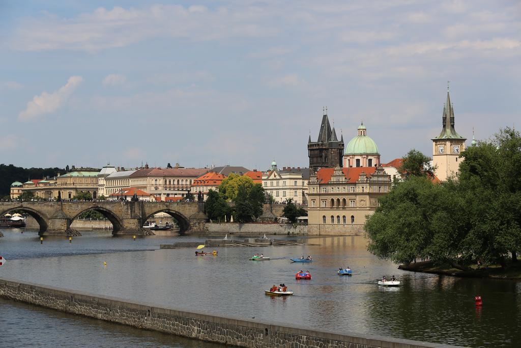 Hotel Mira Inn Прага Экстерьер фото