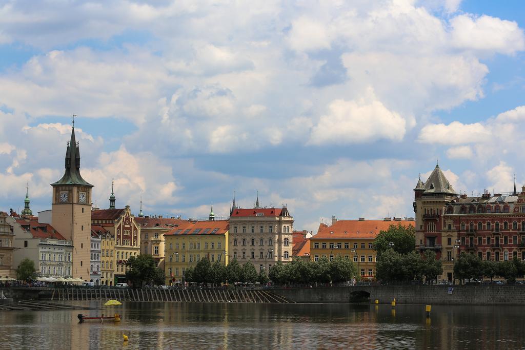 Hotel Mira Inn Прага Экстерьер фото